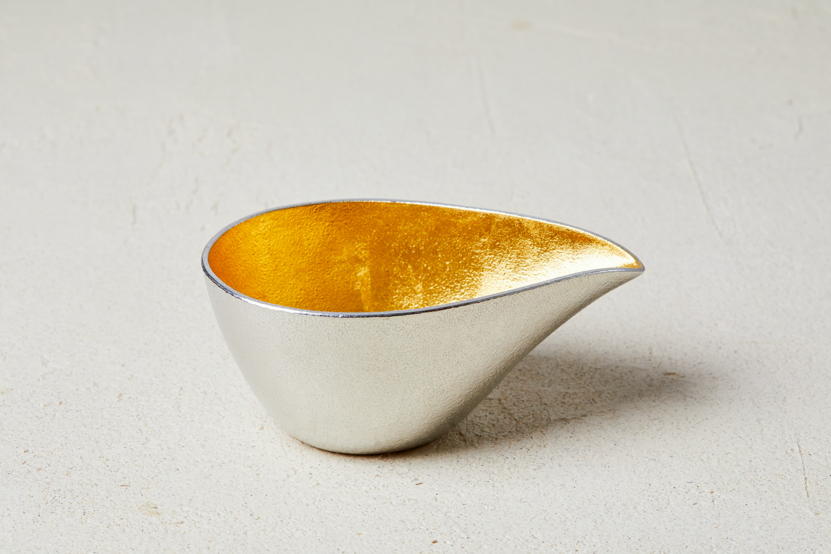 【新品未使用品】 ki-no Kn11 The Saucer ネット在庫切　希少 Nousaku Katakuchi Gold Sake Server – Takasan